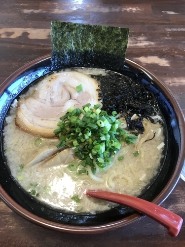 「塩豚骨らーめん(904円)帆立風味が!」@活力豚骨ラーメン 大成屋の写真