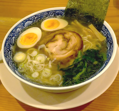 「味玉＋天然塩らーめん」@新宿めんや 風花 本店の写真