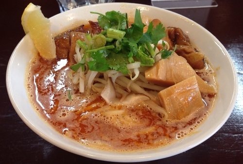 「トムヤムクンらーめんガイヤン乗っけ(限定)850円」@らーめん 五ノ神精肉店 煮干し編の写真