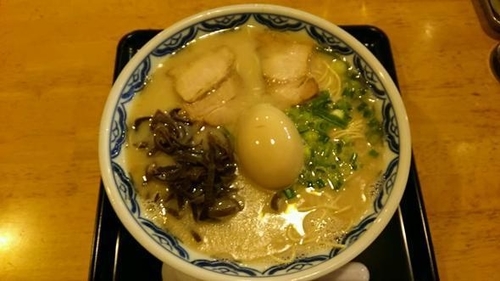 「博多ラーメン700円、味玉100円」@由丸 茅場町店の写真