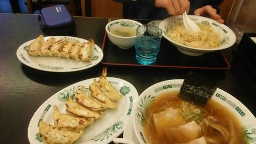 「中華そば 390円＋餃子 210円×2 チャーハン 430円」@日高屋 市川南口店の写真