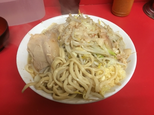 「小ラーメン(麺カタカタ)+生卵¥50」@ラーメン二郎 仙台店の写真