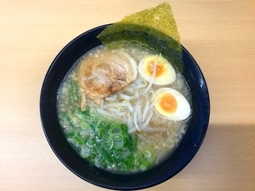 「にんたまラーメン」@ゆにろーず 流山店の写真