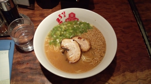 「源流博多ラーメン　替え玉」@博多うま馬 東京駅店の写真