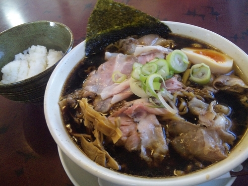 「はやつ ブラック 麺大(ライスつき）850円」@中華そば はやつの写真