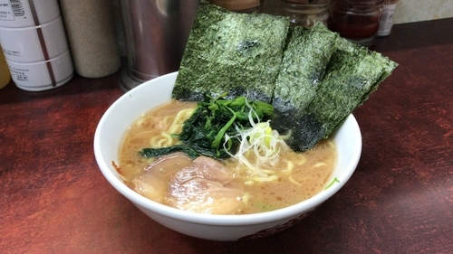 「ラーメン 並 700円」@横浜ラーメン 町田家 新宿南口店の写真
