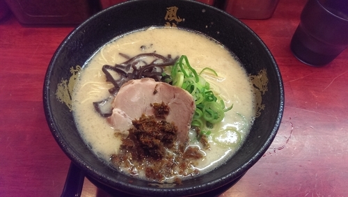 「ラーメン、替玉ｗ」@とんこつラーメン 博多風龍 渋谷店の写真