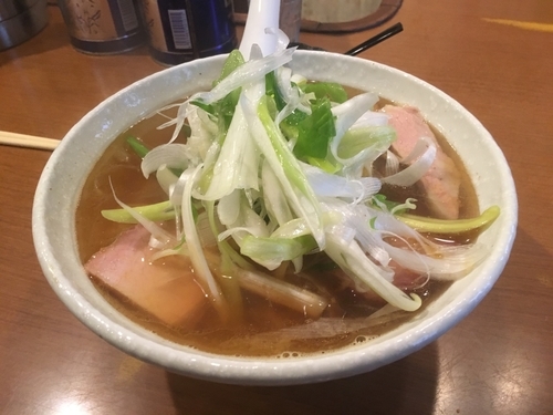 「鯛だし焼豚麺スペシャル（醤油）那須の白美人ねぎ入り」@らあめん厨房どる屋の写真