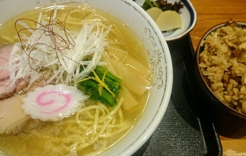 「塩そば（限定）＋炊き込みご飯」@中華そば 勝本の写真