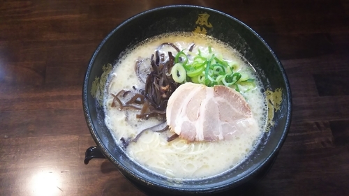 「とんこつラーメン(カタ)」@博多風龍 池袋東口店の写真