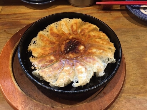 「鉄鍋餃子」@67'餃子 恵比寿店の写真