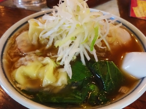 「プリプリ海老入りワンタン麺（しょうゆ）　　800円」@らぅめん とくやの写真