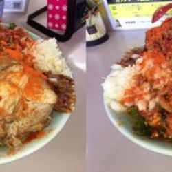 青木ママセット（ヒーヒー麺）中＋豚マシ。