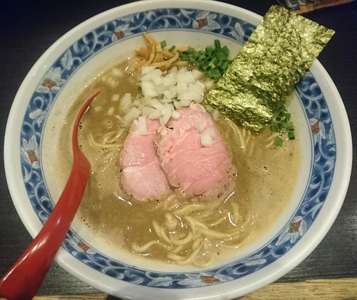 「煮干豚骨ラーメン」@麺処 夏海の写真