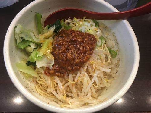 「汁なし坦々麺700円、温玉100円」@めだかTANTANの写真
