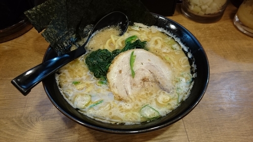 「豚骨醤油ラーメン（６９０円）」@横浜家系らーめん 希家 池上店の写真