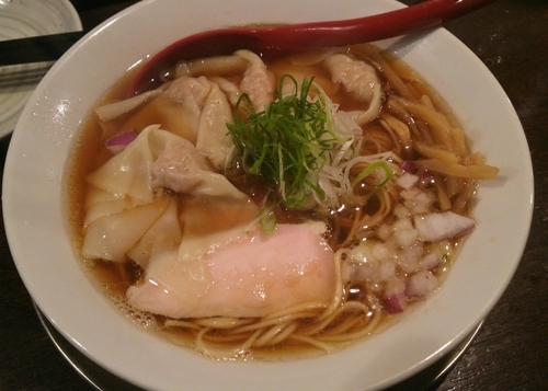 「ワンタンそば　800円」@立ち呑み居酒屋 金町製麺の写真