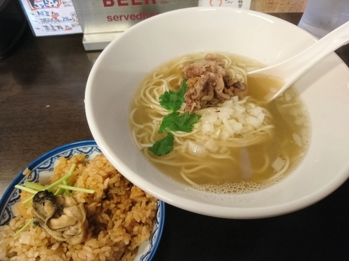 「煮干し中華そば540円＋炊き込みめし(牡蠣)270円」@煮干し中華そば 津多屋の写真