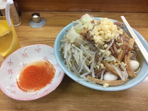 「ラーメン 麺少なめ ニンニク 650円」@ラーメン そらの写真