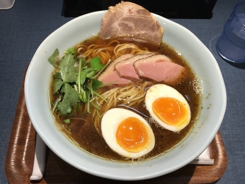 「にほんいち醤油そば」@麺巧 潮の写真