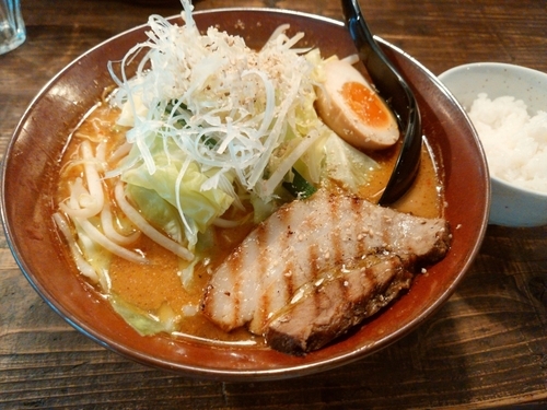 「辛味噌カレーらぁめん大盛＋ライス」@西麻布 しゅういち 等々力店の写真