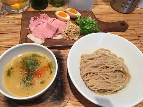 「プレミアム鶏つけソバ¥1000」@NOODLE STOCK 鶴おかの写真