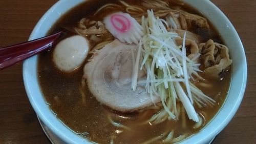 「煮干しらーめん（特盛）、味玉」@栄昇らーめんの写真