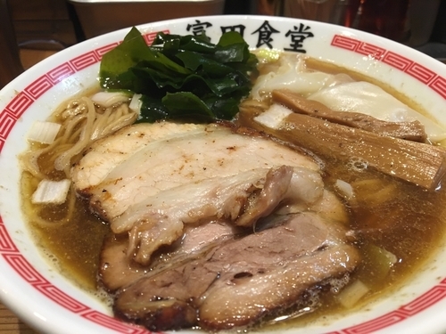 「わんたんそば850円」@松戸中華そば 富田食堂の写真