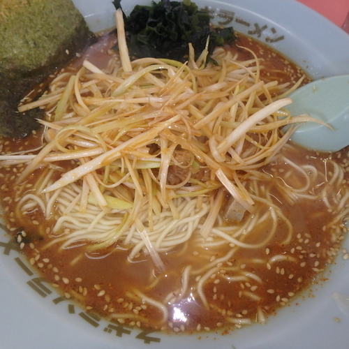 「地獄ラーメン(600円)(2丁目)、ネギ丼(200円)」@ラーメンショップ 平川桜店の写真