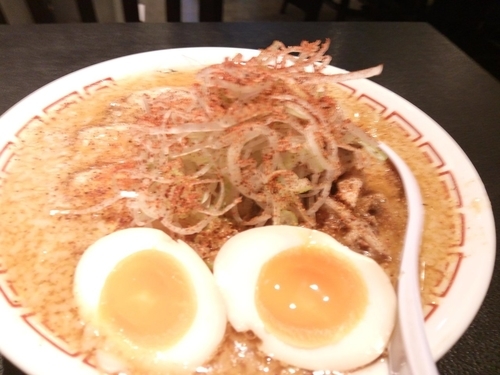 「【夜・期間限定】背脂辛味噌らーめん＋追加トッピングスペシャル」@中華そば きび 明大前店の写真