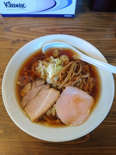 「醤油ラーメン 720円 (大盛200g)」@くじら食堂の写真