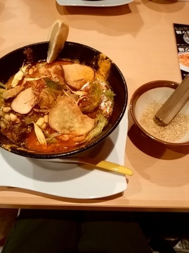 「イエロー担々麺（カレー）5辛激辛」@Tokyo担々麺RAINBOWの写真