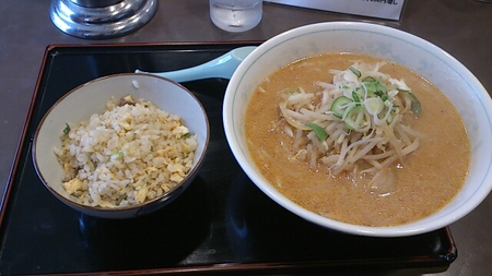 「味噌ラーメン半チャーハンセット」@らーめん亭 平店の写真