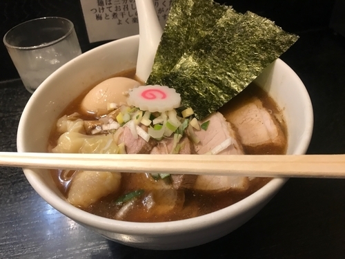 「特製醤油らーめん」@江戸前煮干中華そば きみはん 五反田店の写真