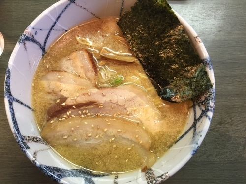 「醤油チャーシュー麺(980円)」@風来居 新宿店の写真
