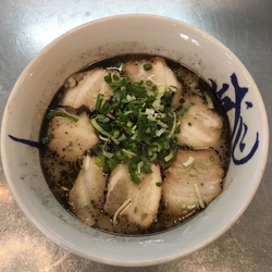 黒とんこつ肉 (750円)