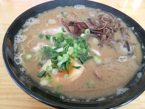 「豚骨ラーメン(細麺・並盛・130g)750円」@豚骨ラーメン 新井商店の写真