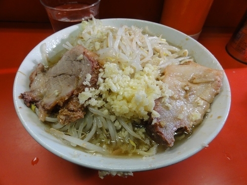 「ラーメン600円　野菜そのまま　ニンニク」@ラーメン二郎 三田本店の写真