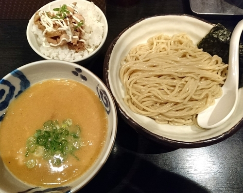 「つけそば　くずチャーシューご飯」@自家製麺 鶏そば 三歩一の写真