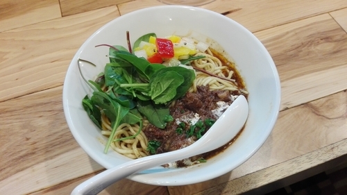 「牛ホホ肉と牛スジの赤ワイン煮込みぶっかけ（限定）」@らーめん カッパハウスの写真