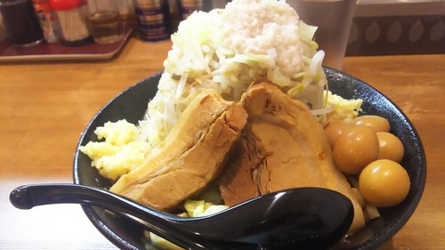 「ラーメン中（野菜・ニンニク・しょうが）＋うずら卵」@ガッツリ拉麺 鍛吉の写真