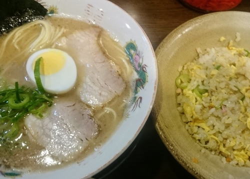 「半チャンラーメン（１０００円）」@豚骨発祥久留米ラーメン くるめや 浅草店の写真