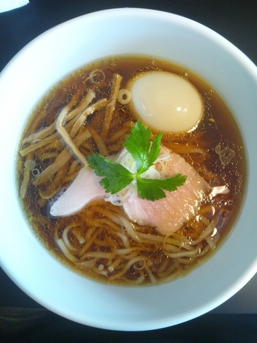 「鶏そば（味玉トッピング）」@らぁ麺 飛鶏の写真