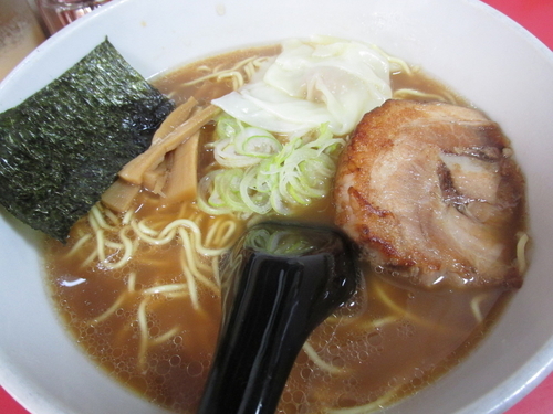 「醤油ﾗｰﾒﾝ(ｱｯｻﾘ)+ﾜﾝﾀﾝ 「650円+ｻｰﾋﾞｽ」」@塚越ラーメンの写真