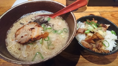「豚骨醤油ラーメン」@でびっと 桜新町サザエさん通り店の写真