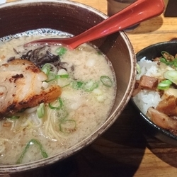 豚骨醤油ラーメン