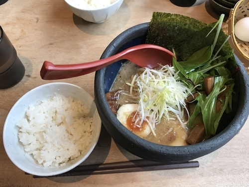 「特製らぁめん醤油」@俺の創作らぁめん 極やの写真