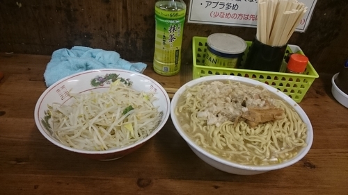 「麺増し大・ネギ(ヤサイアブラカラメ)￥９００」@ラーメン二郎 品川店の写真