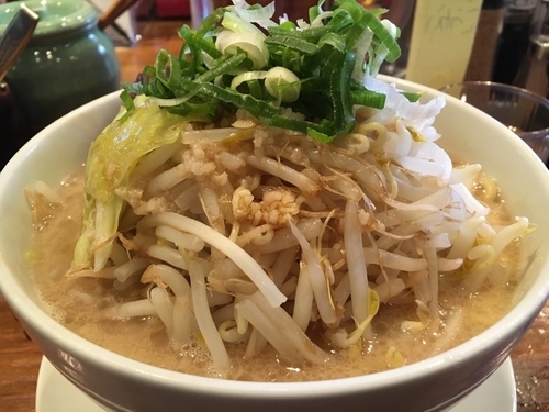 「豪快とんこつ790円 野菜普通 にんにく少なめ 背油普通」@龍の家 久留米インター店の写真