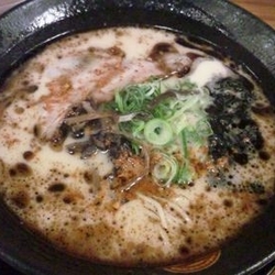 とんこつラーメン（黒）